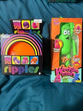 Super Nee Doh Ripples & Wedgie Man Pull the Undies Toy - Orange & Green